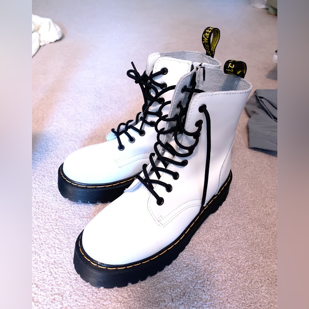 Dr. Martens women’s 1460 boot